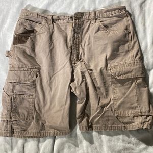 Wrangler Workwear men’s cargo shorts, size 40, tan/camel color, reinforced.